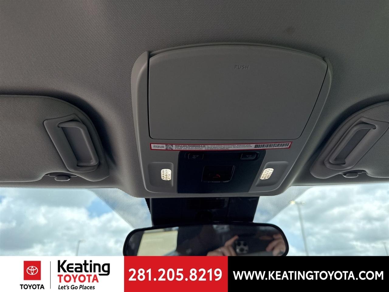 Toyota Camry Hybrid XLE 2026