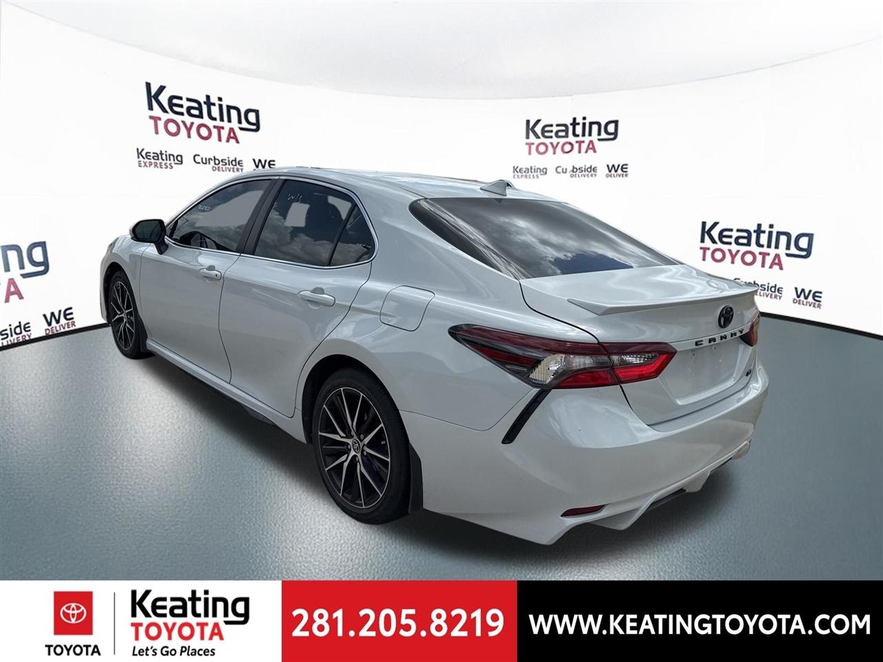 Toyota Camry SE 2024