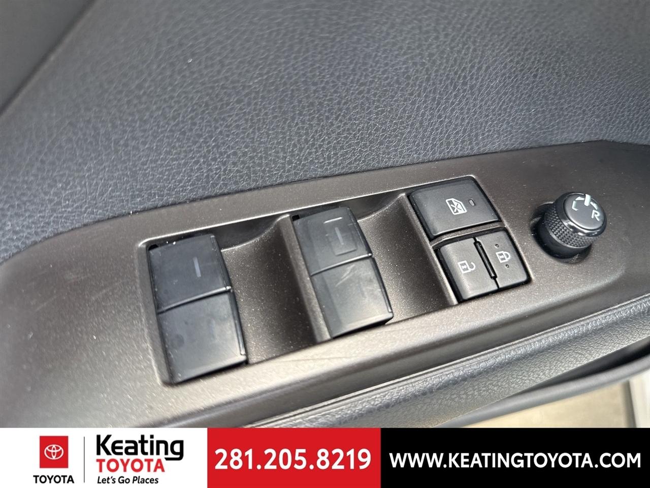 Toyota Camry SE 2024