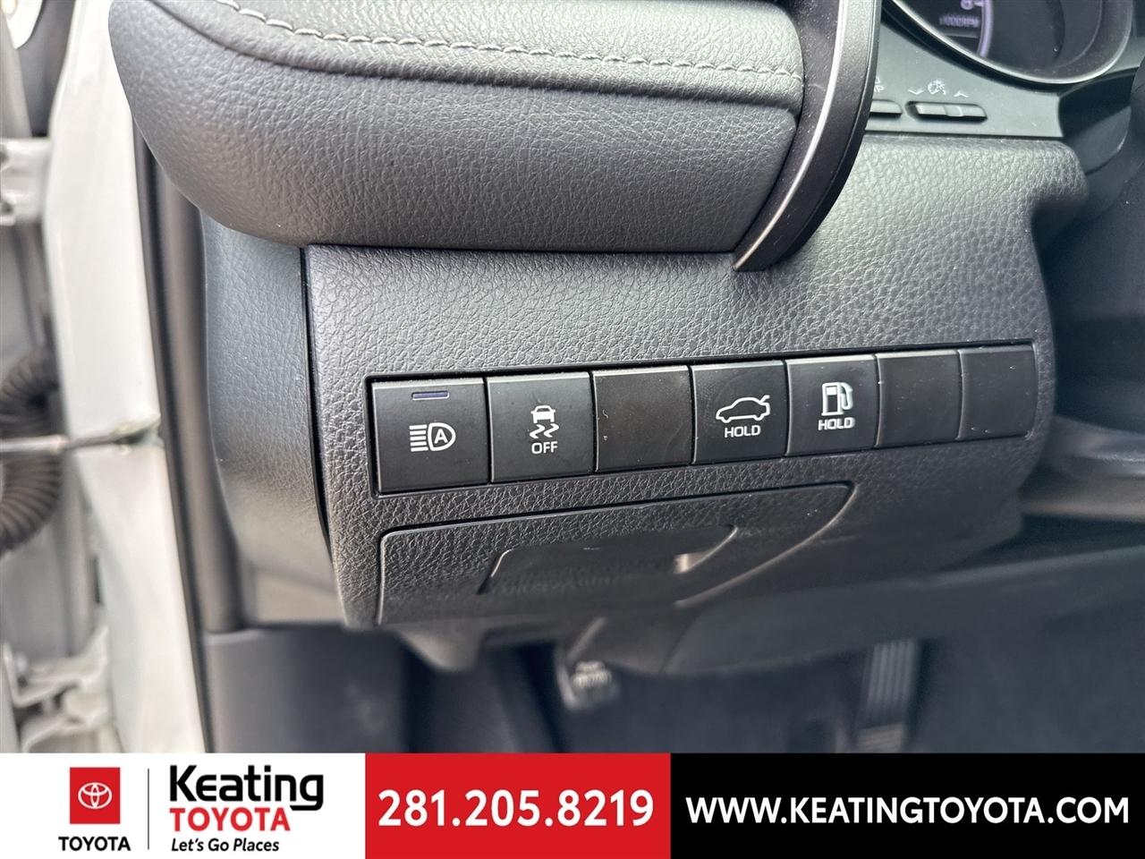 Toyota Camry SE 2024