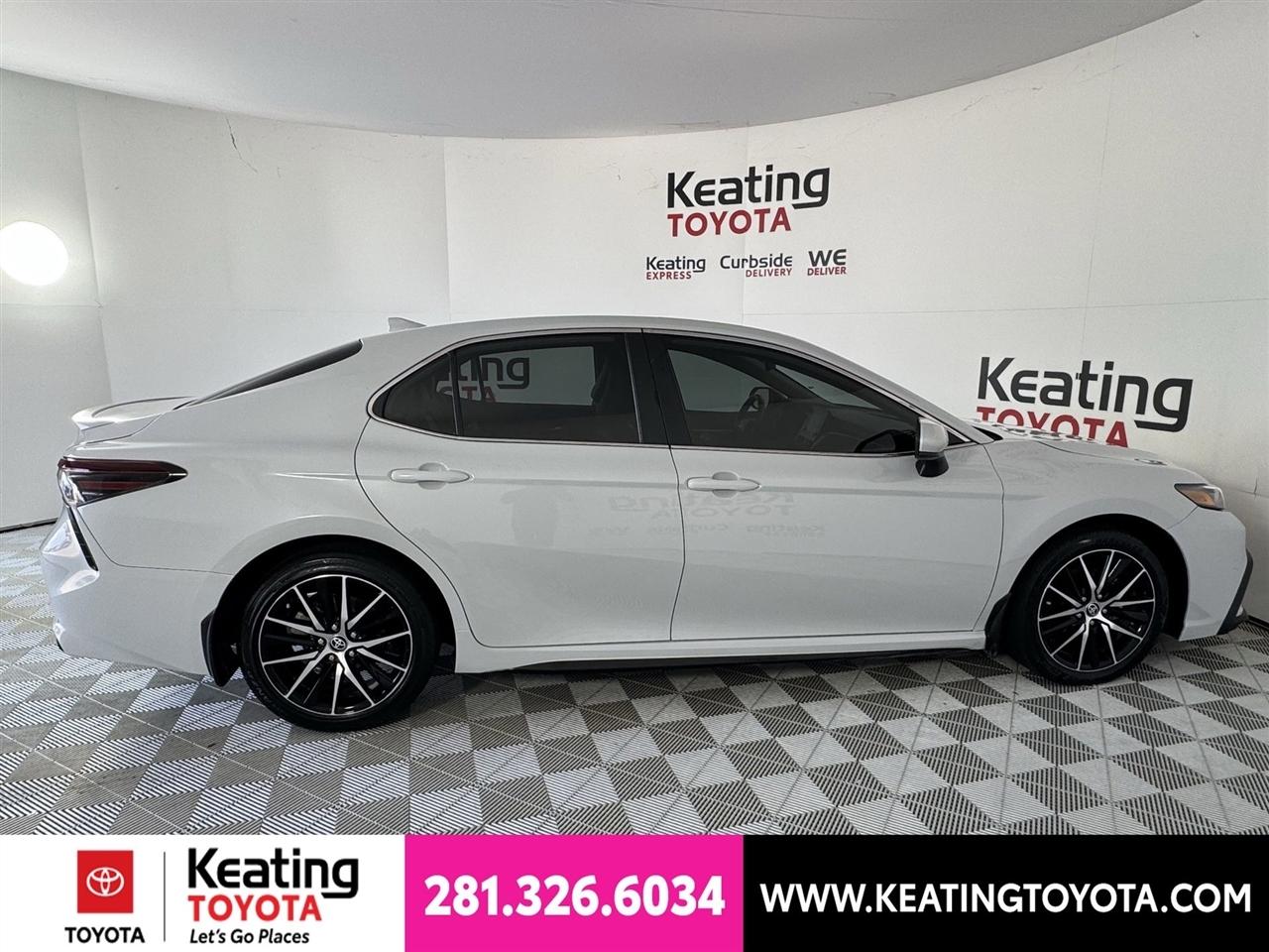 Toyota Camry SE 2024