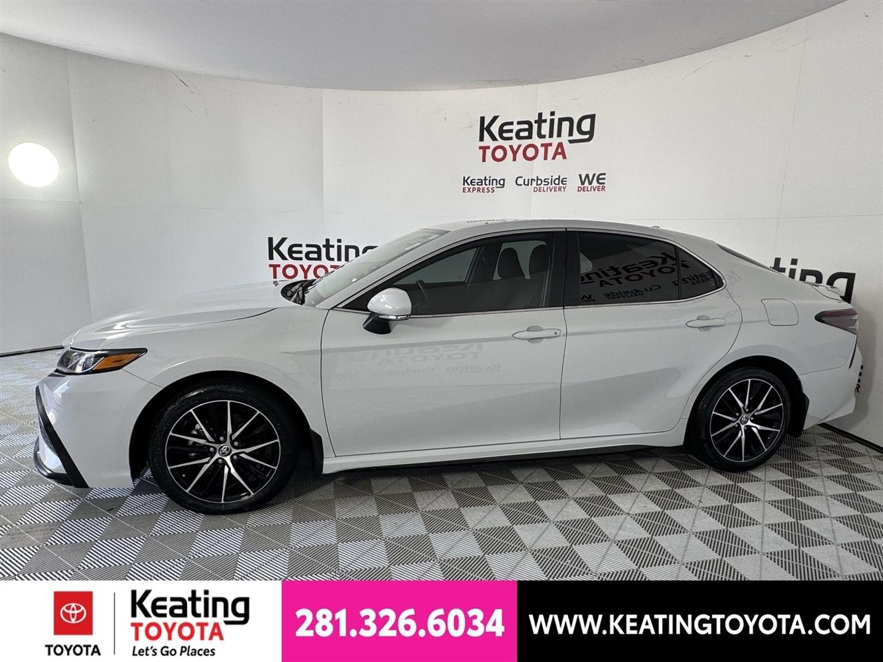 Toyota Camry SE 2024