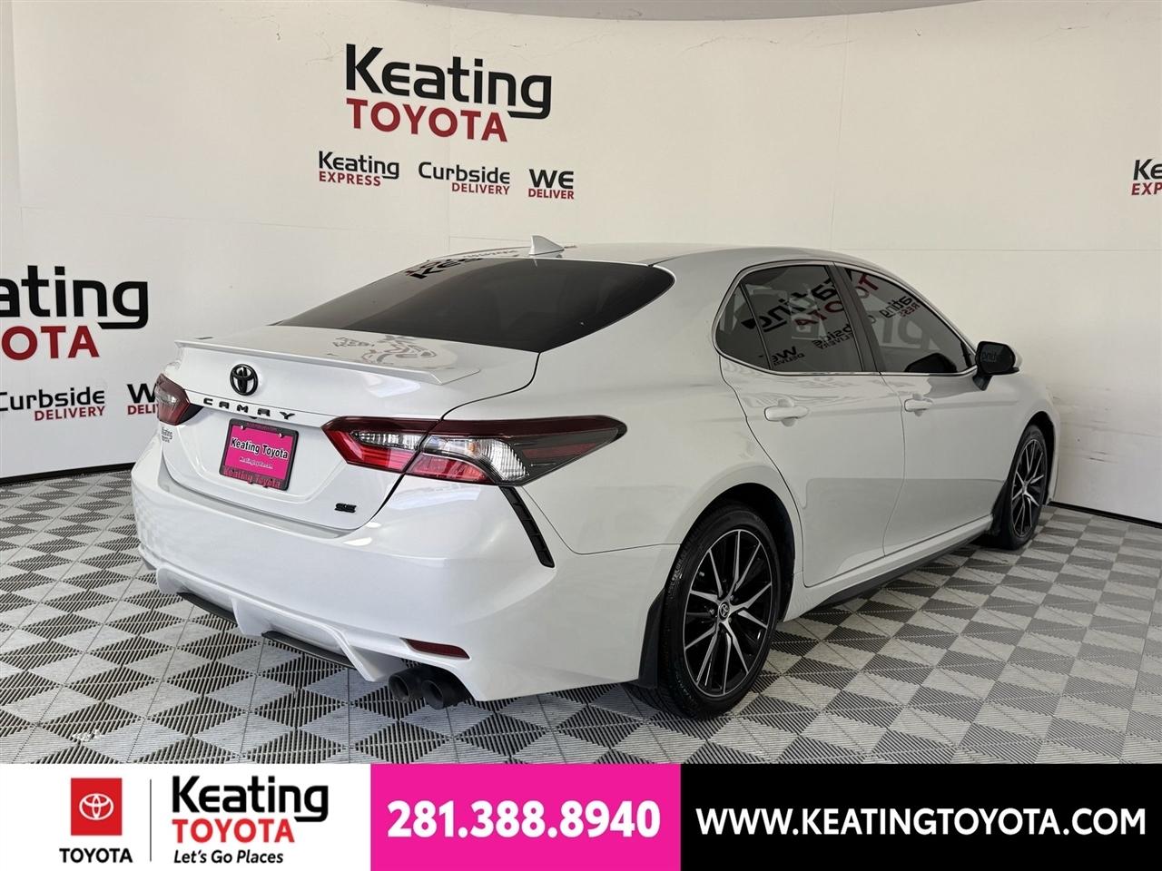 Toyota Camry SE 2024