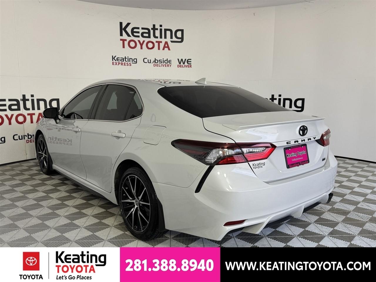 Toyota Camry SE 2024