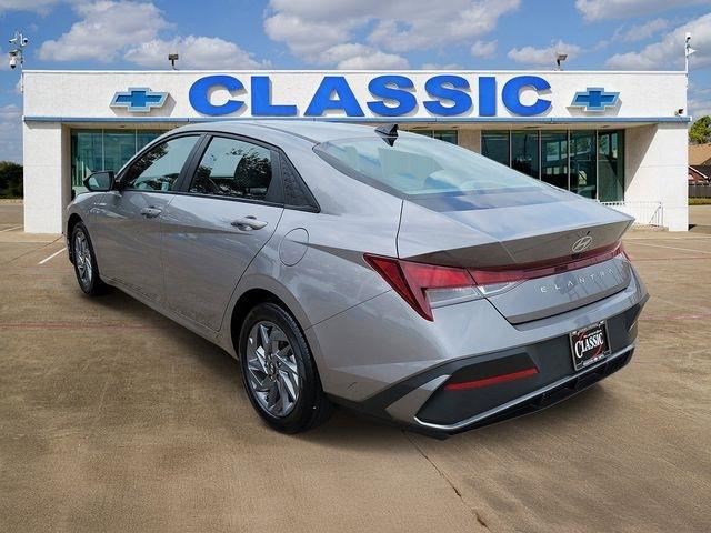 Hyundai Elantra SEL 2024