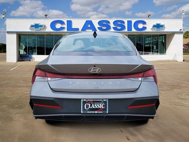 Hyundai Elantra SEL 2024