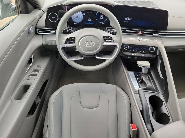 Hyundai Elantra SEL 2024