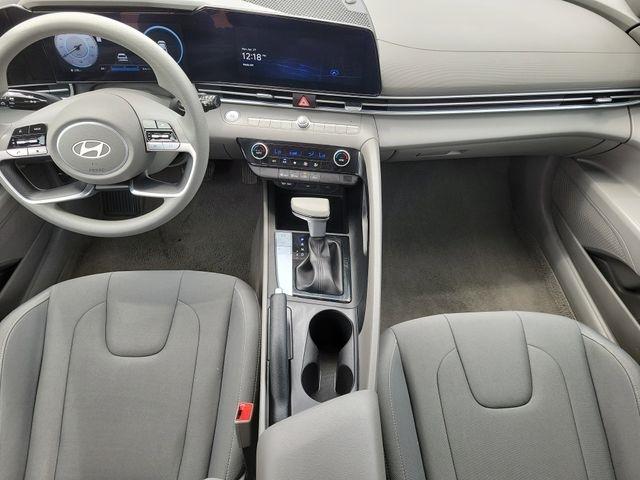 Hyundai Elantra SEL 2024