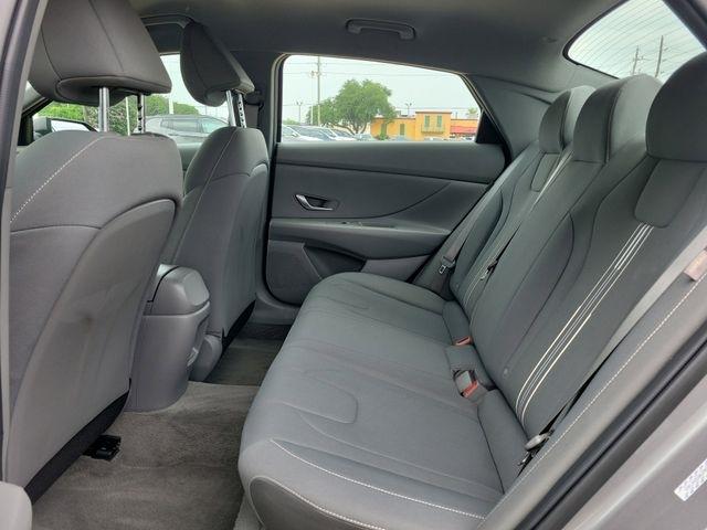 Hyundai Elantra SEL 2024