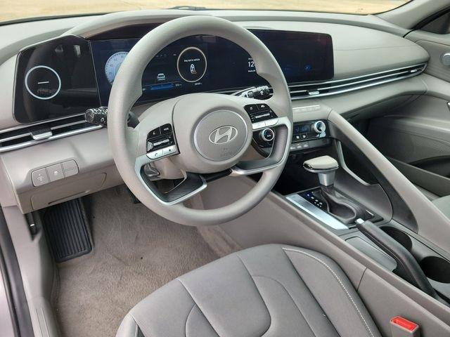 Hyundai Elantra SEL 2024