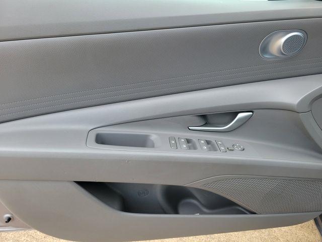 Hyundai Elantra SEL 2024
