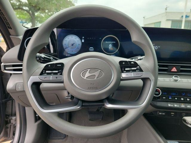 Hyundai Elantra SEL 2024