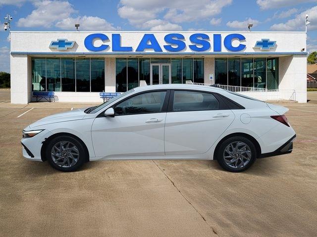 Hyundai Elantra SEL 2024