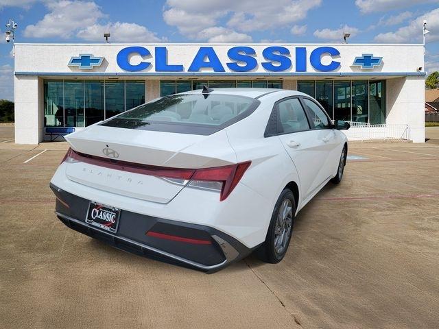 Hyundai Elantra SEL 2024