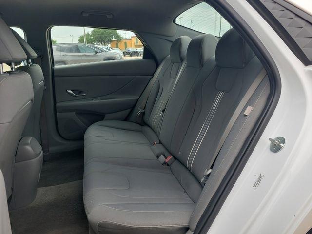 Hyundai Elantra SEL 2024