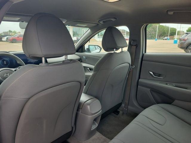 Hyundai Elantra SEL 2024