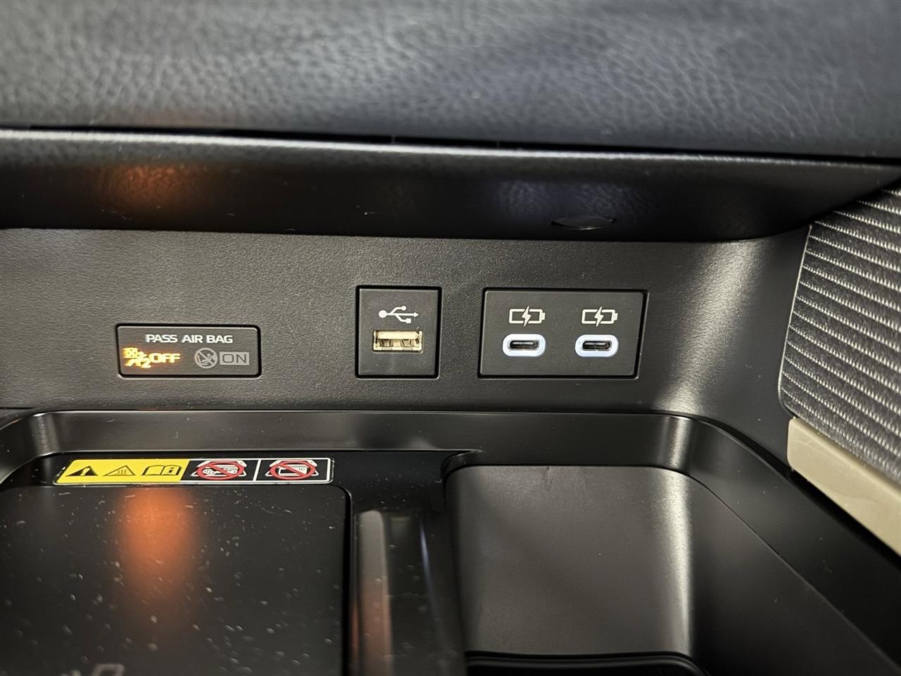 Toyota Camry Hybrid XLE 2026