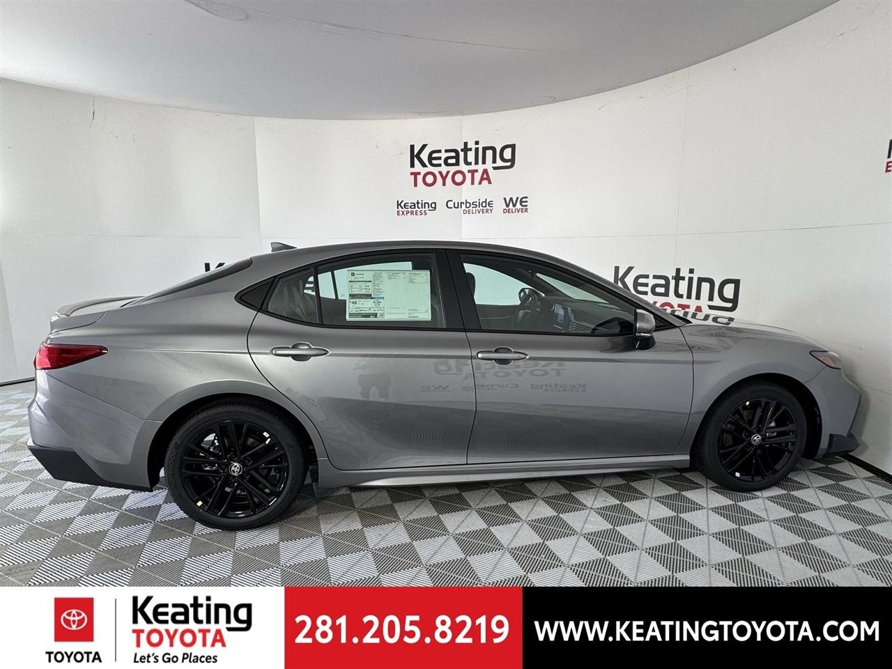 Toyota Camry Hybrid XLE 2026