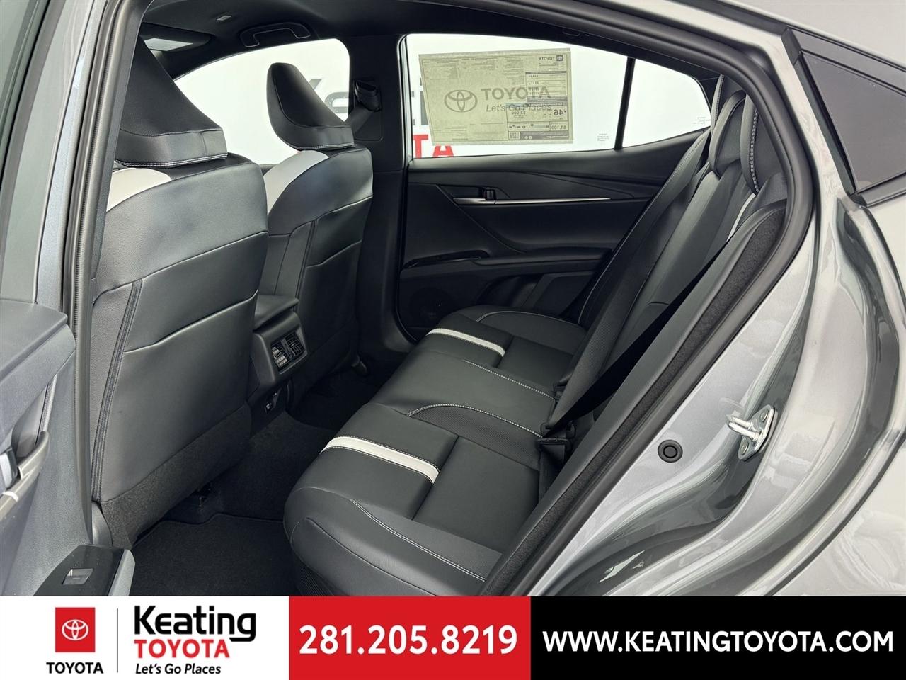 Toyota Camry Hybrid XLE 2026