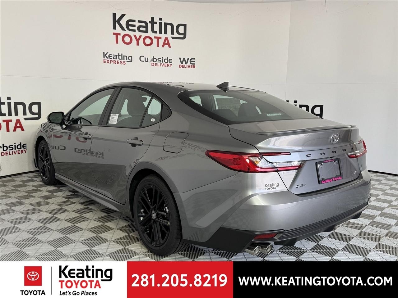 Toyota Camry Hybrid XLE 2026