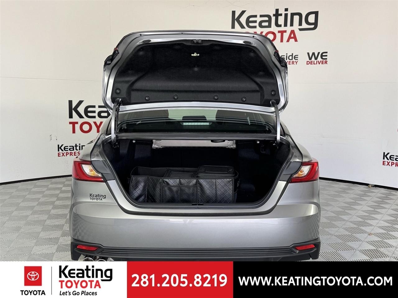 Toyota Camry Hybrid XLE 2026