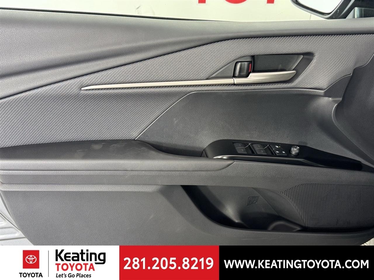 Toyota Camry Hybrid XLE 2026