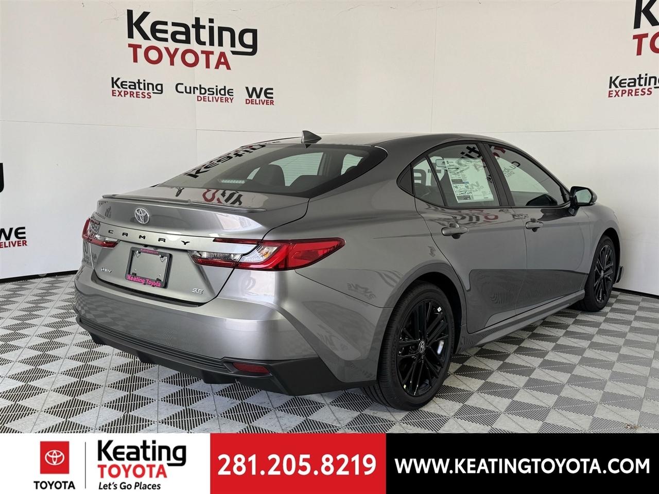 Toyota Camry Hybrid XLE 2026