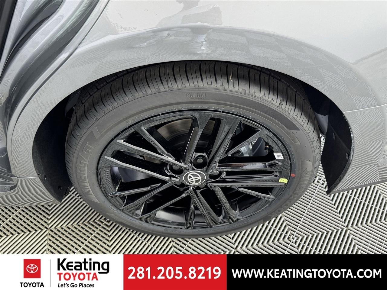 Toyota Camry Hybrid XLE 2026