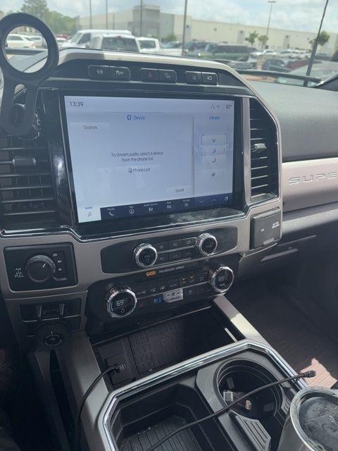 Ford F-250 SD Lariat Crew Cab 4WD 2022