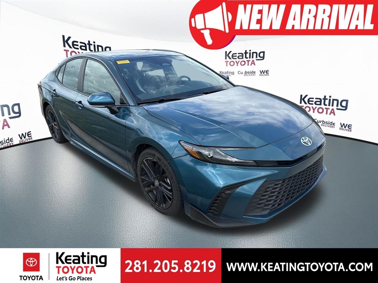 Toyota Camry Hybrid XLE 2025