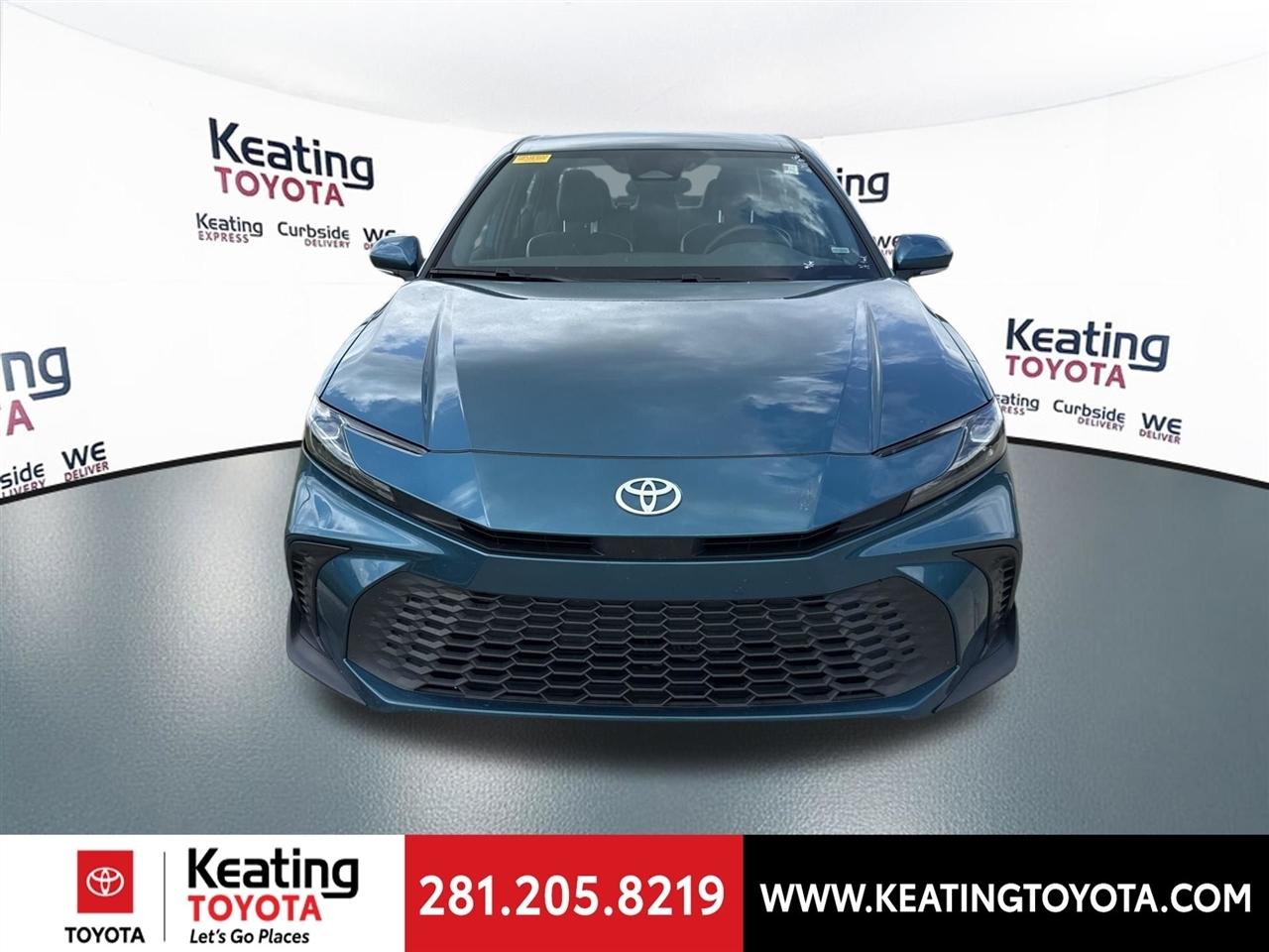 Toyota Camry Hybrid XLE 2025