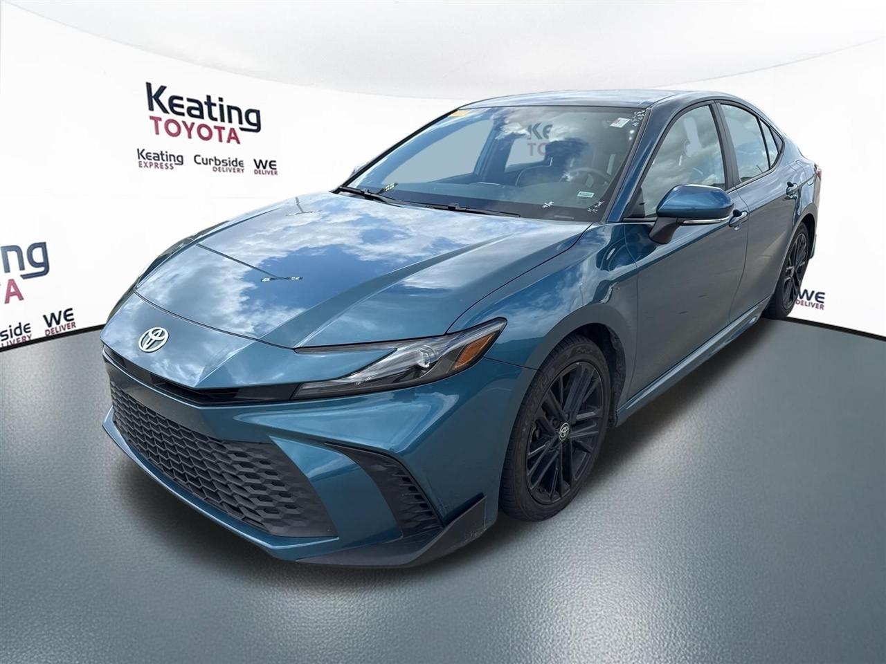 Toyota Camry Hybrid XLE 2025