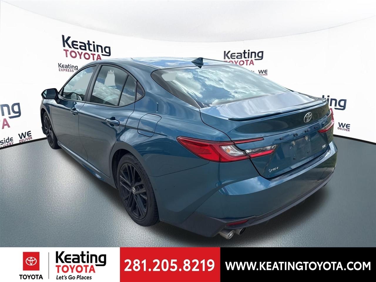 Toyota Camry Hybrid XLE 2025