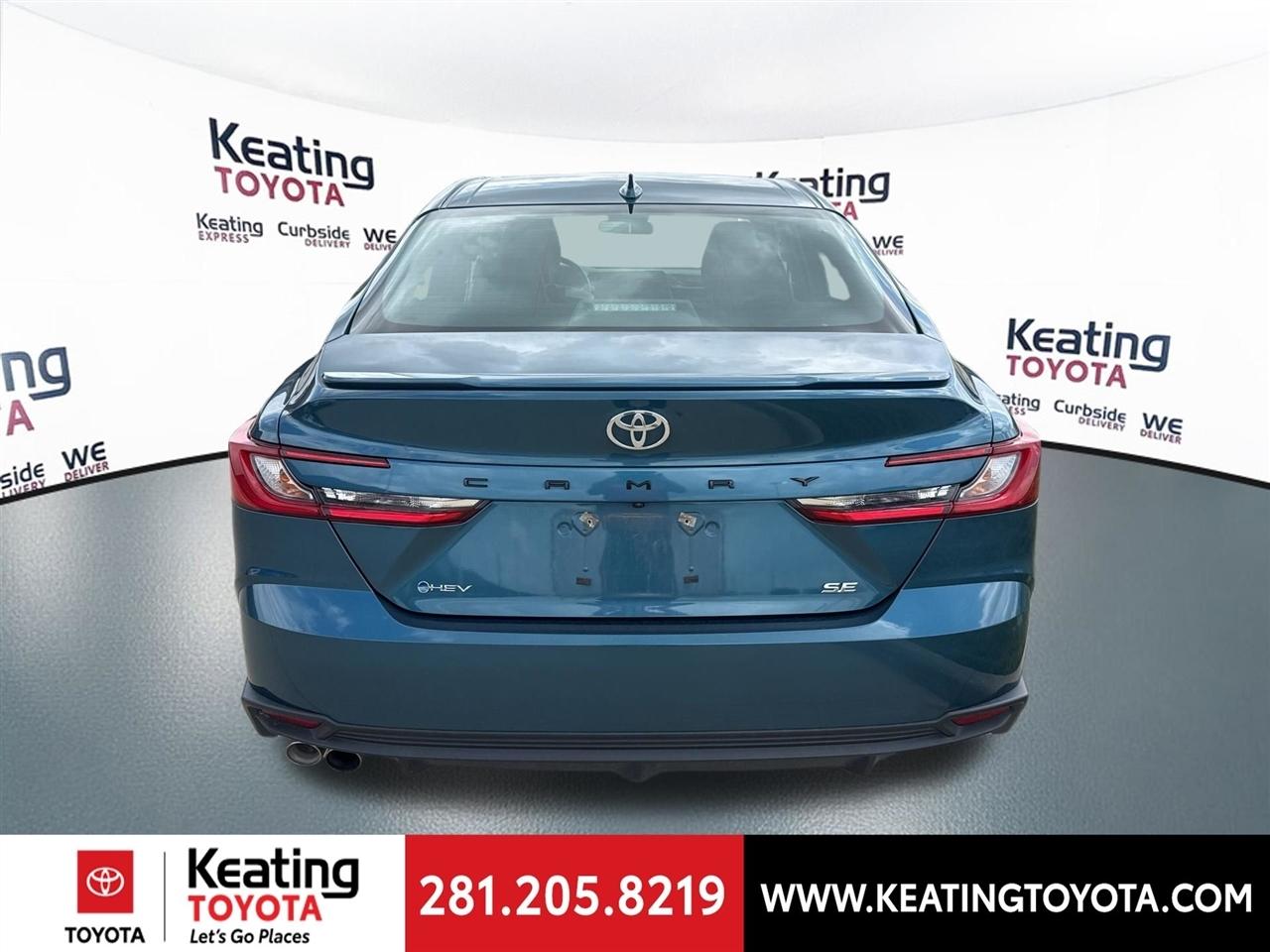 Toyota Camry Hybrid XLE 2025