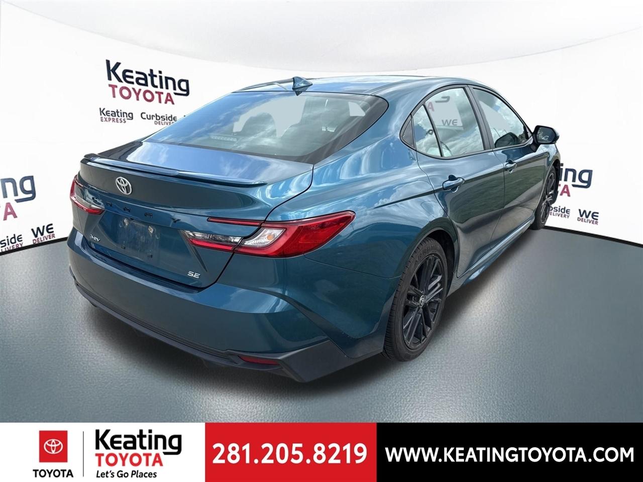 Toyota Camry Hybrid XLE 2025