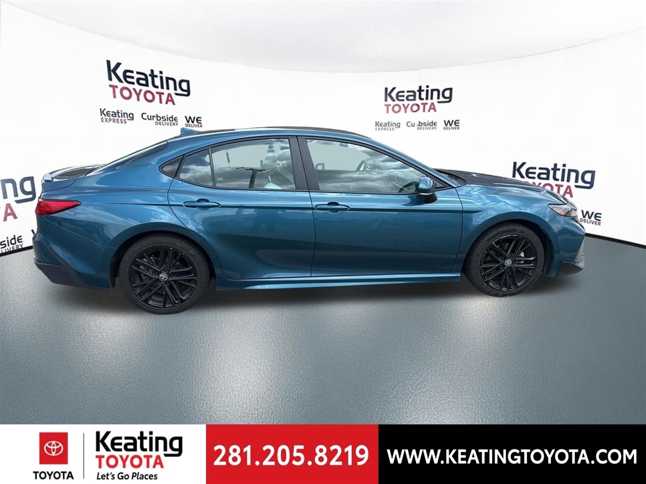 Toyota Camry Hybrid XLE 2025