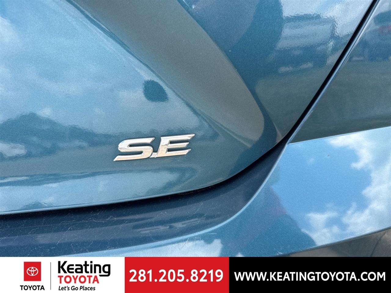 Toyota Camry Hybrid XLE 2025