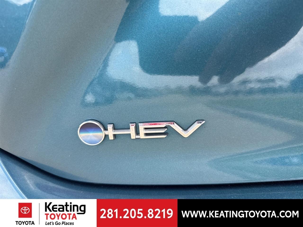 Toyota Camry Hybrid XLE 2025