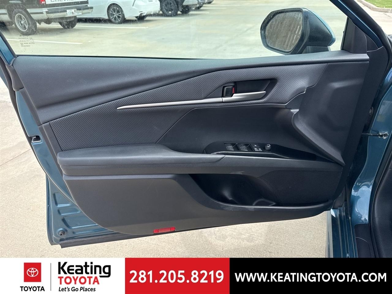 Toyota Camry Hybrid XLE 2025