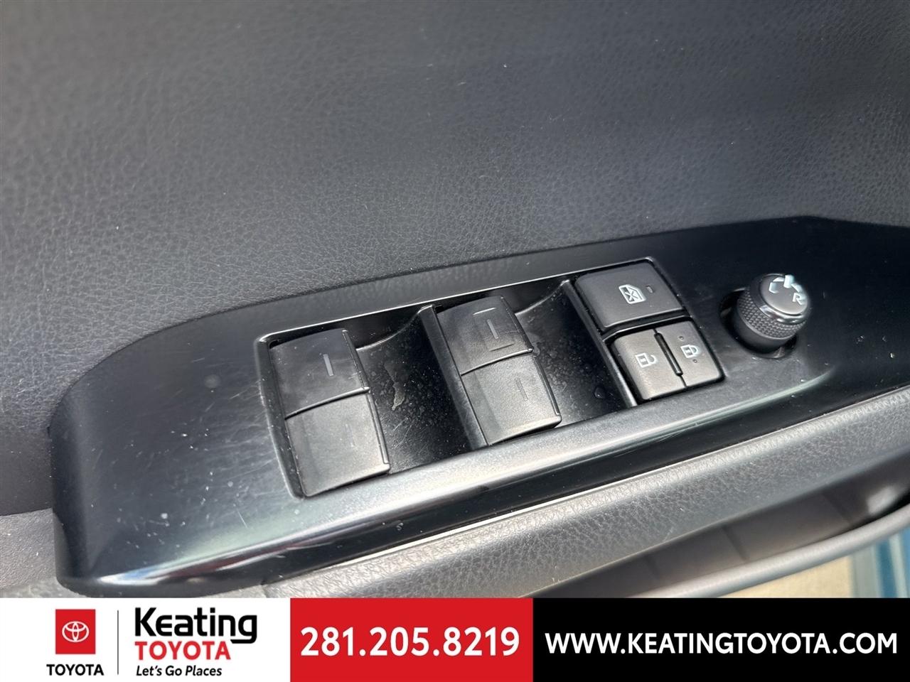 Toyota Camry Hybrid XLE 2025