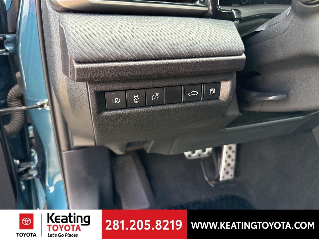 Toyota Camry Hybrid XLE 2025