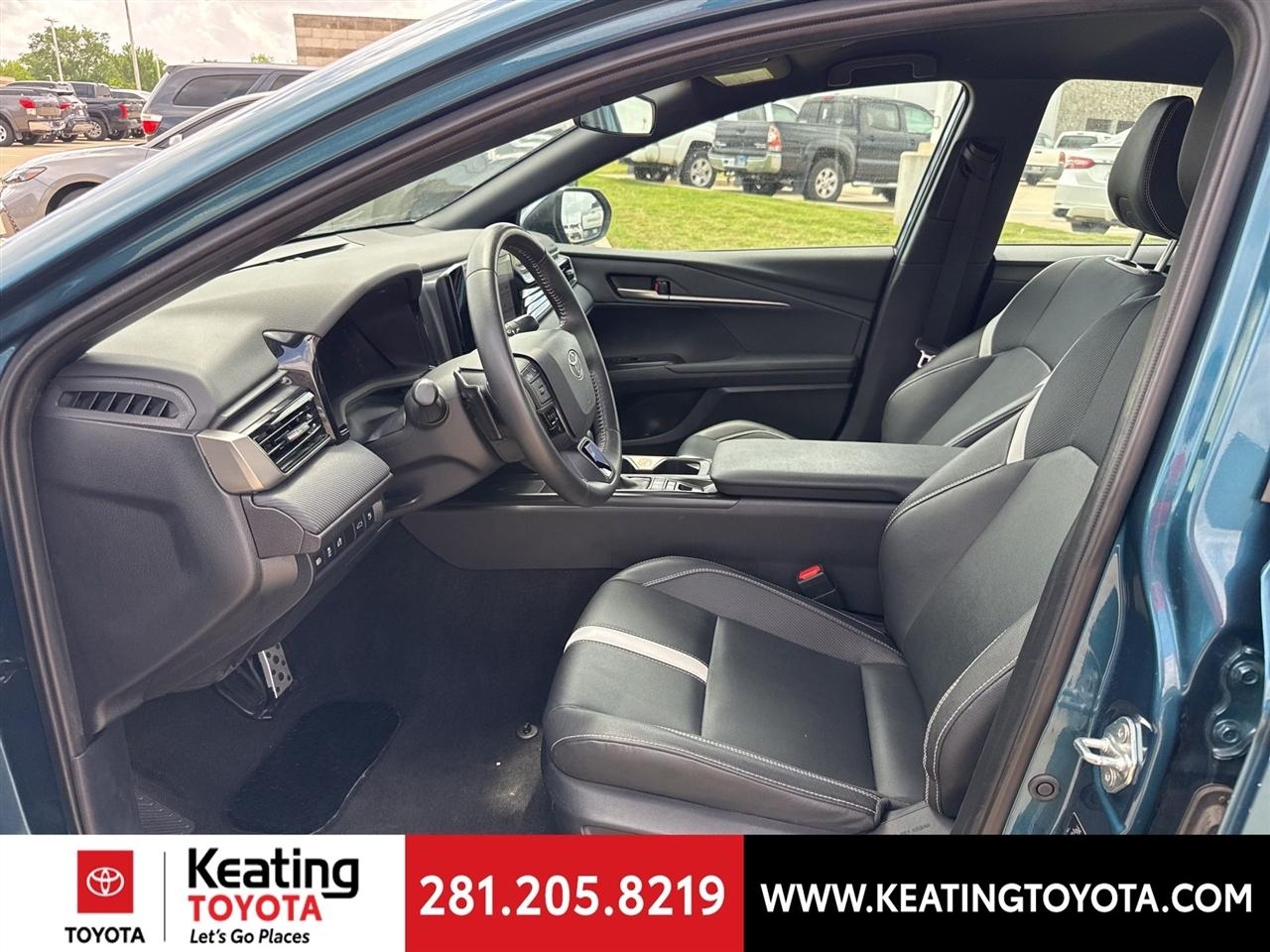 Toyota Camry Hybrid XLE 2025