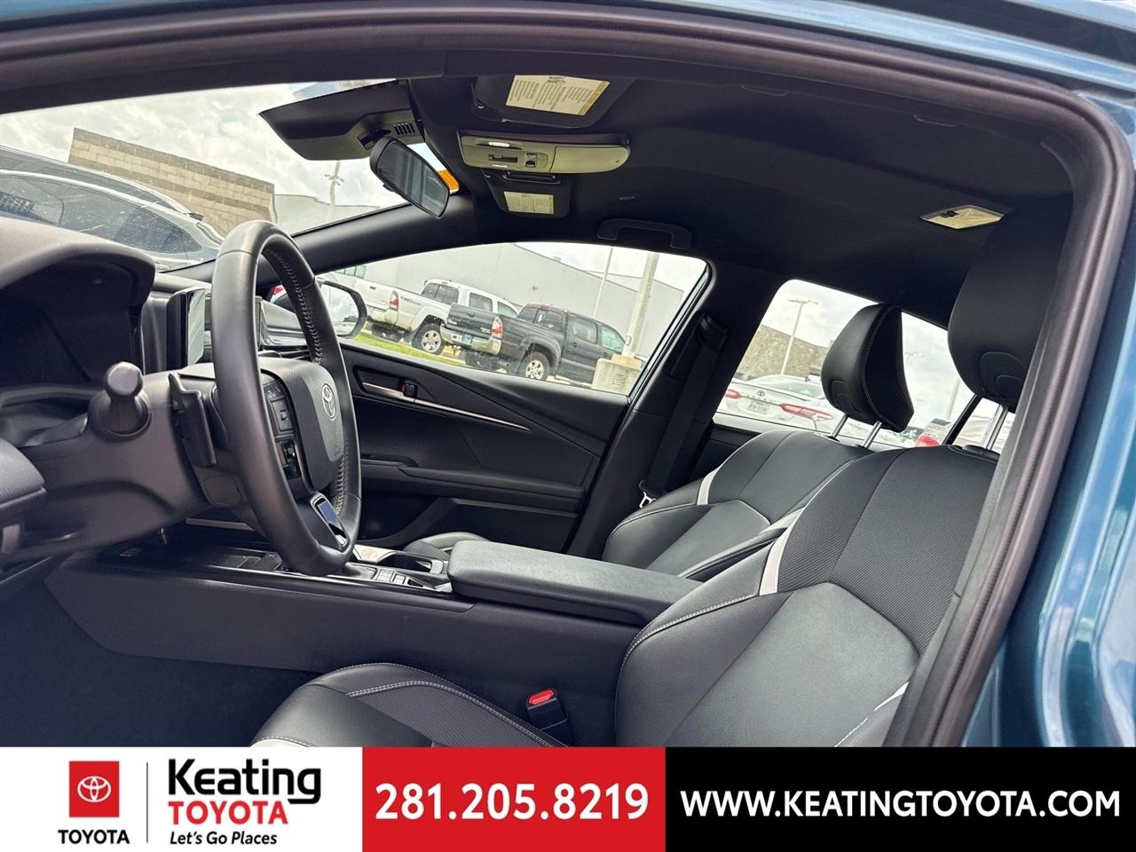 Toyota Camry Hybrid XLE 2025