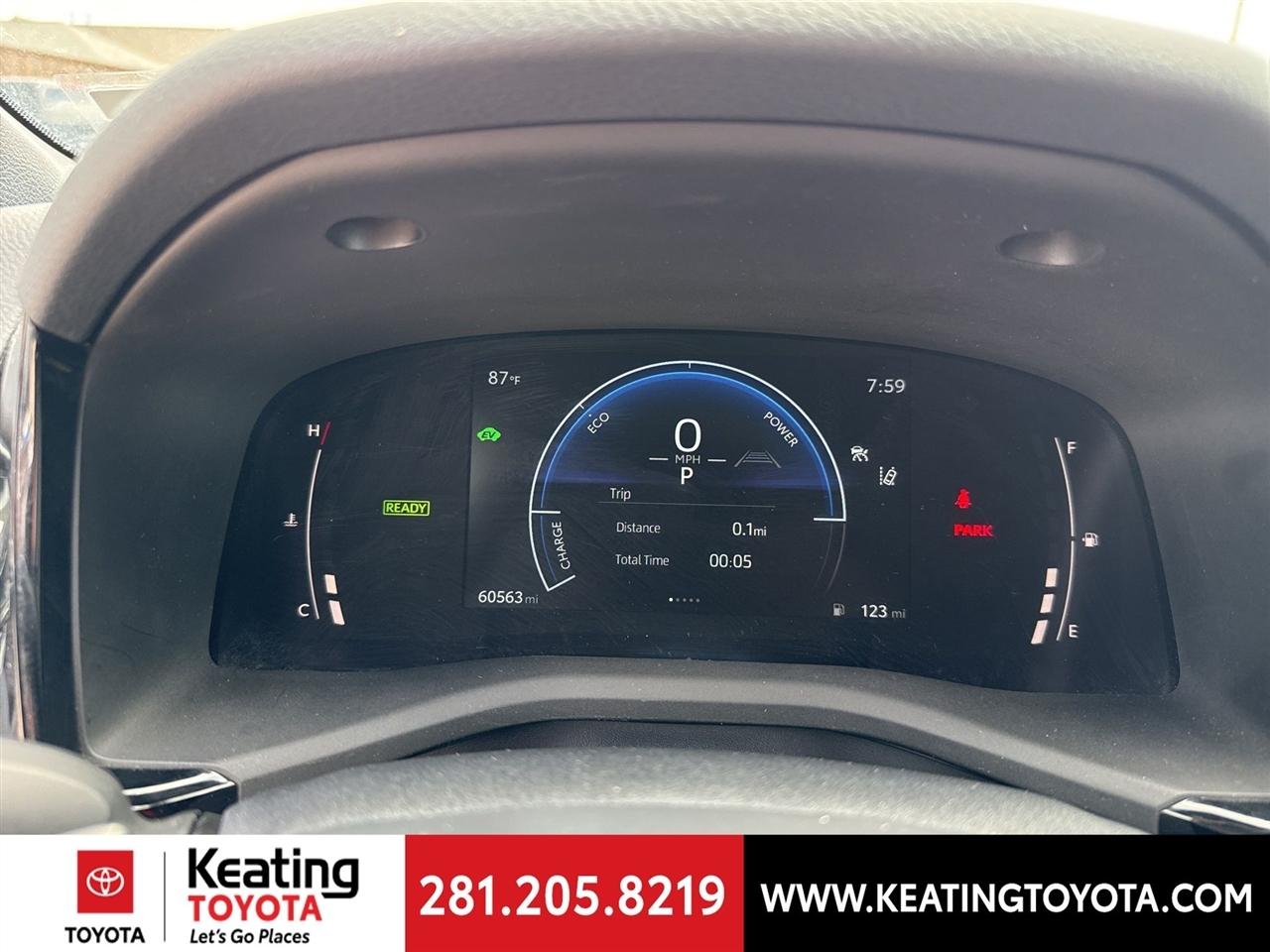 Toyota Camry Hybrid XLE 2025