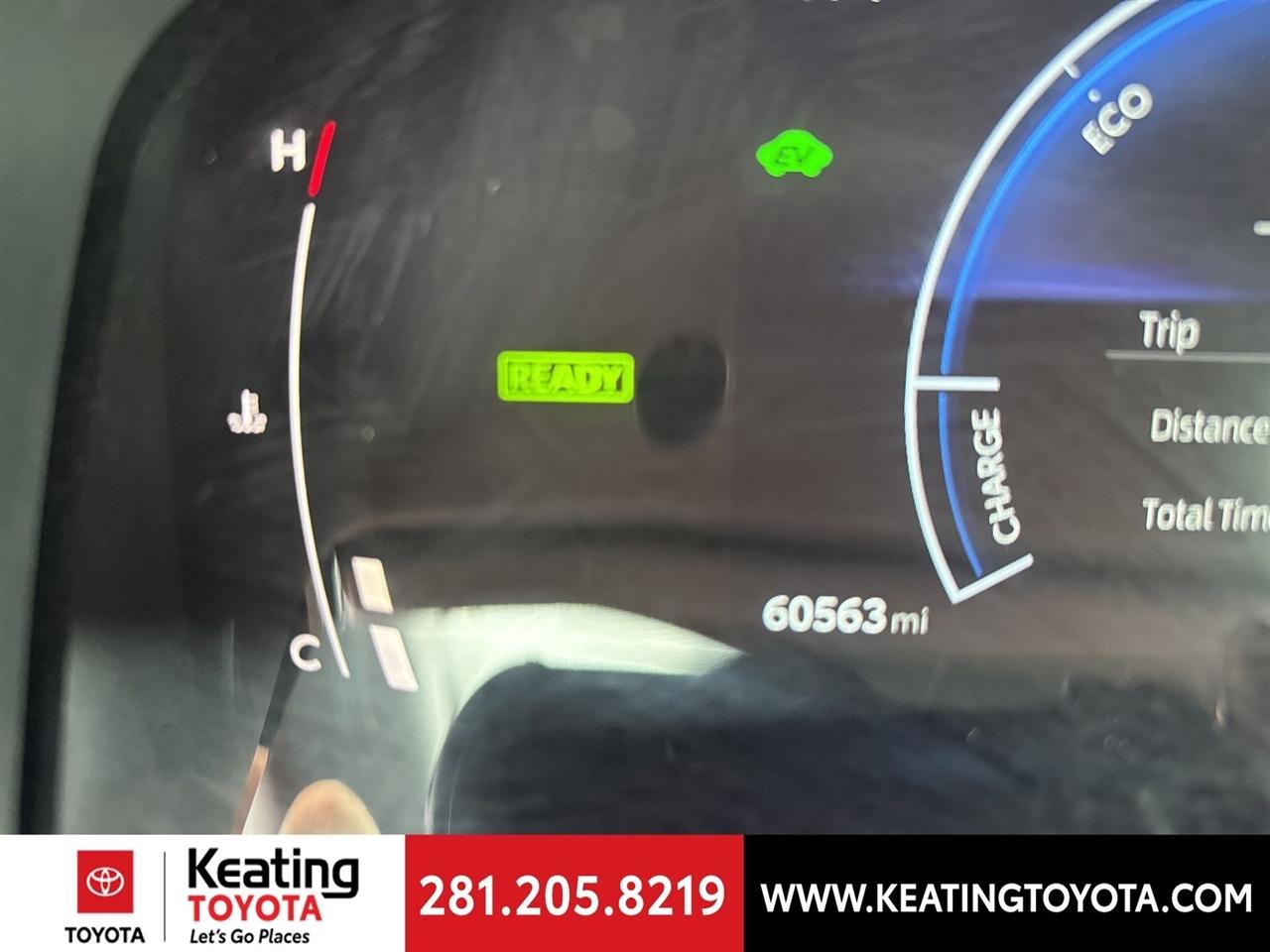 Toyota Camry Hybrid XLE 2025