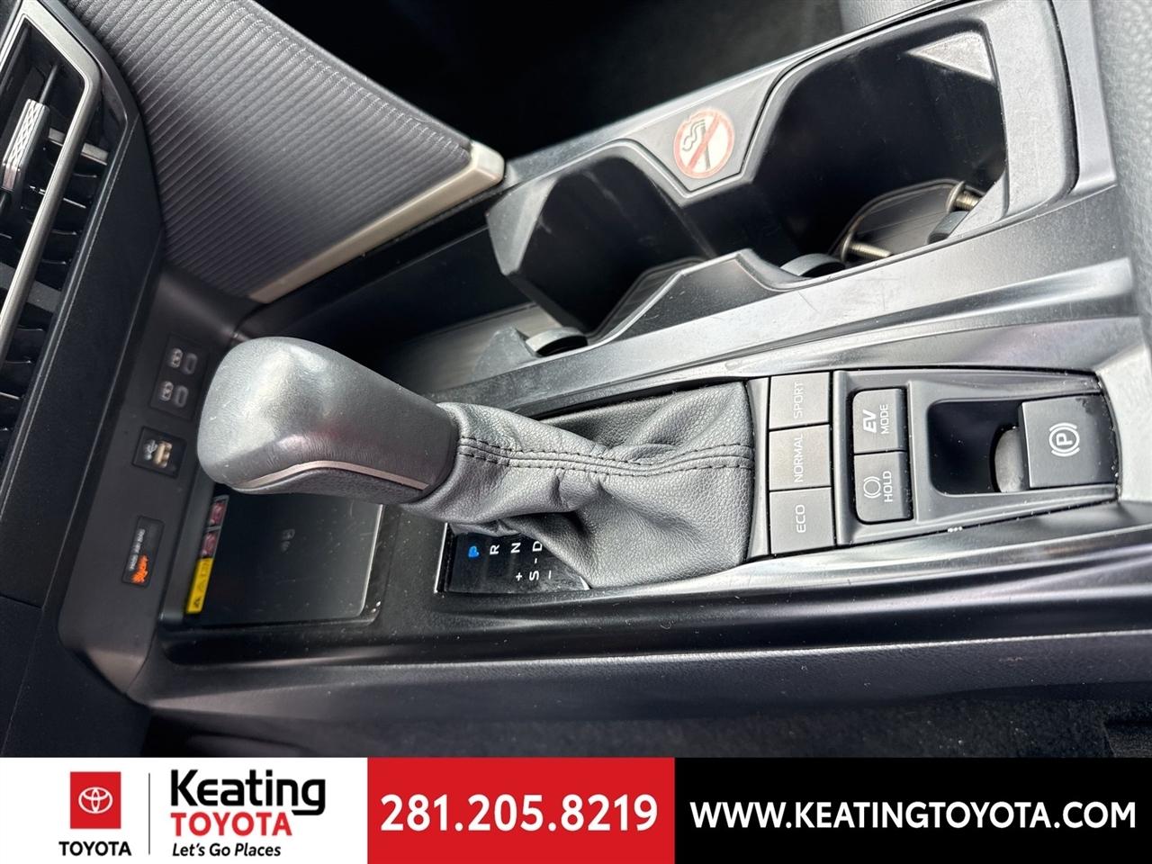 Toyota Camry Hybrid XLE 2025