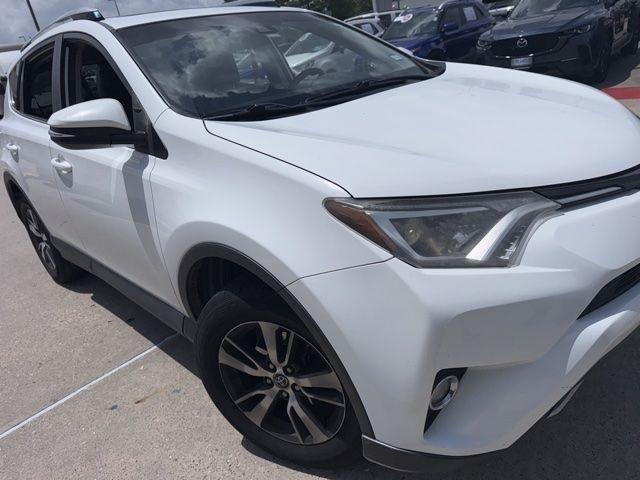 Toyota RAV4 XLE FWD 2017