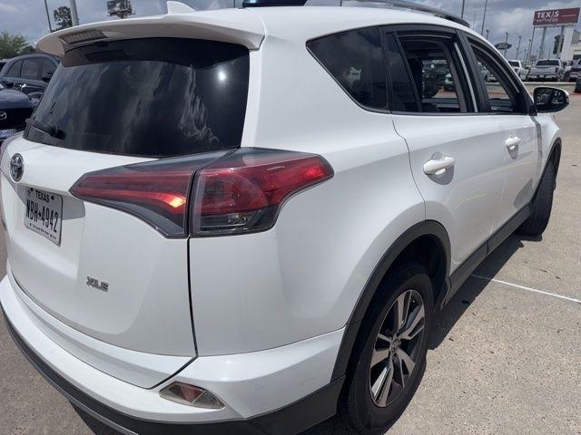 Toyota RAV4 XLE FWD 2017