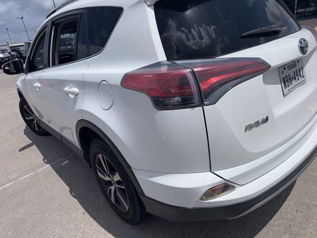 Toyota RAV4 XLE FWD 2017