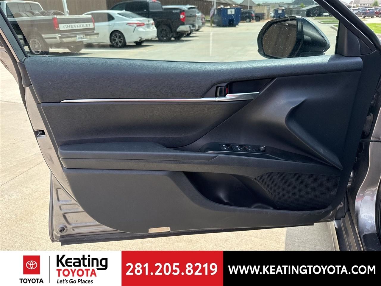 Toyota Camry SE 2019